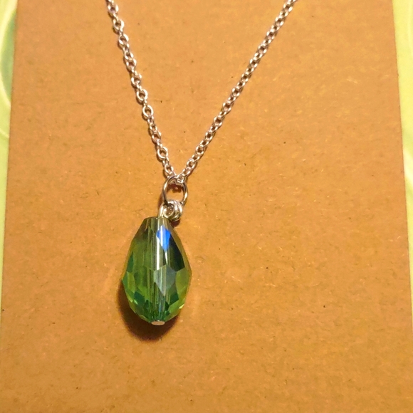 💚 Crystal Drop Necklace - Picture 2 of 4
